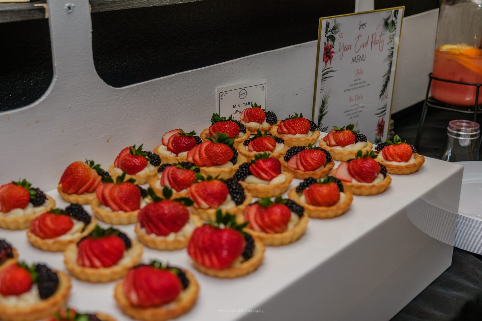 Mini strawberry and blackberry fruit tarts by GourmetMaria